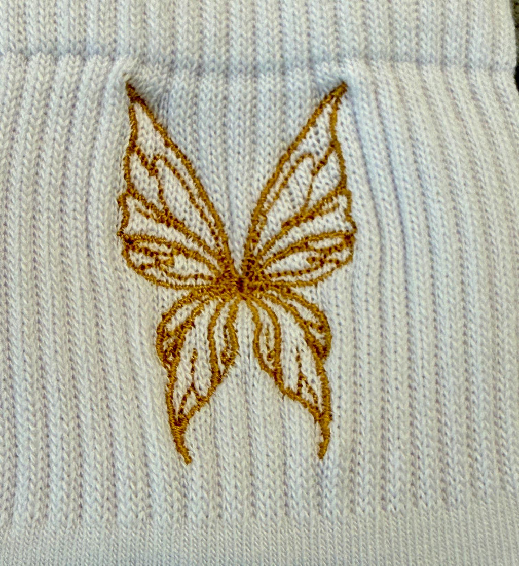 Wings embroidered on ladies quarter crew socks